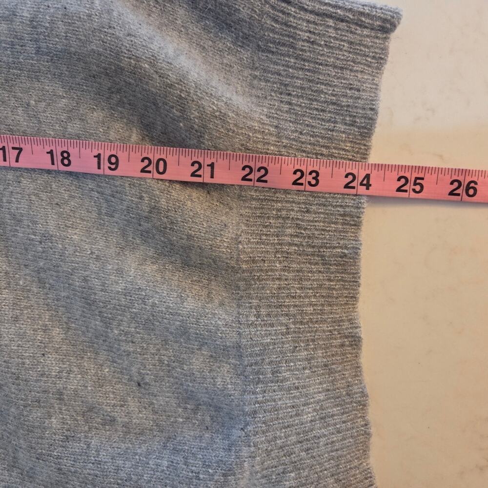 Luxury Yarns Women's Turtle Neck Sweater by Valerie Stevens, Size Large - Picture 5 of 7